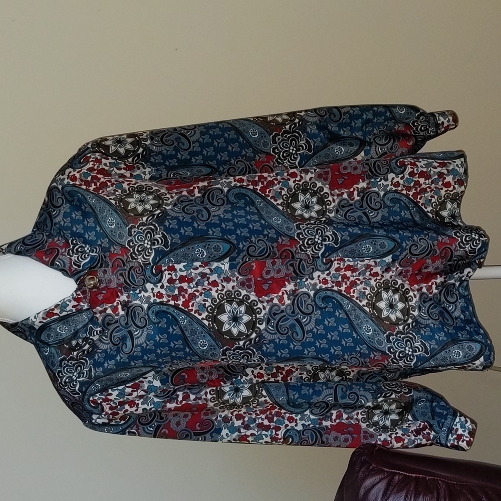 Classic Collection Vintage blouse, size 18, polyester. EUC Button Down.